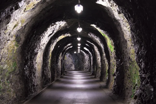 Smalle Oude Tunnel Door Bergen Alpen Met Fundamentele Verlichting — Stockfoto