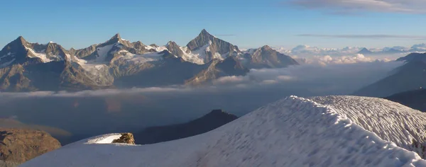 Vista Panorámica Los Alpes Suizos Desde Matterhorn Hasta Weisshorn Cerca — Foto de Stock