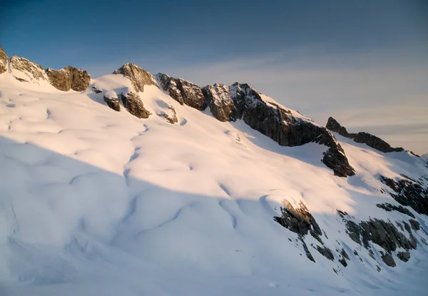 Prachtige Berglandschap Zwitserse Alpen Met Een Grote Gletsjer Voorgrond — Stockfoto