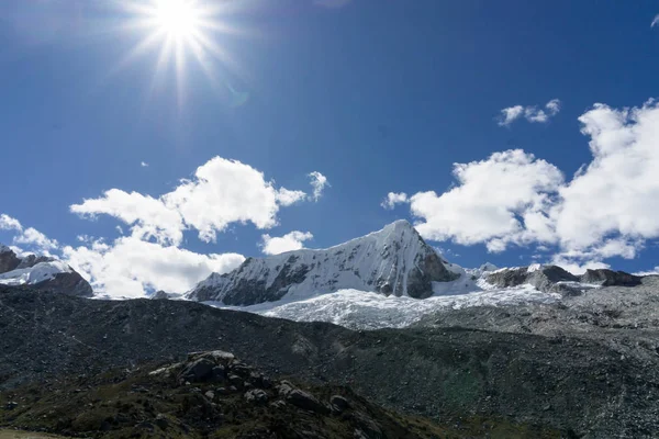 Famoso Pico Del Nevado Pisco Cordillera Blanca Perú Bajo Cielo — Foto de Stock