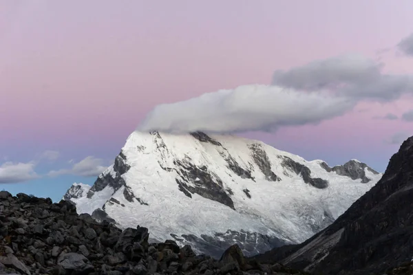 Pico Alto Los Andes Del Nevado Chopicalqui Atardecer Con Cubierta — Foto de Stock