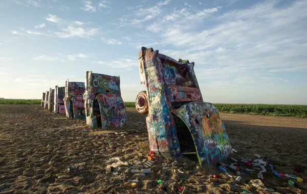 AMARILLO, TEXAS, USA, 8 июля 2016 г.: Инсталляция ранчо Кадиллак
