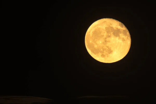 Желтое Полнолуние Луна Охотника Черном Ночном Небе — стоковое фото