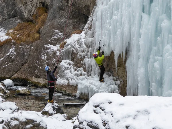 Escalada Gelo Inverno Profundo Nos Alpes — Fotografia de Stock