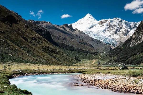 Hermoso Paisaje Montaña Con Río Turquesa Las Altas Cumbres Cordillera — Foto de Stock