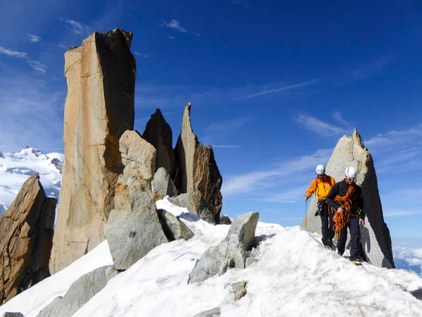 Mountain Guide Male Client Rocky Ridge Heading High Summit French — Stock Photo, Image