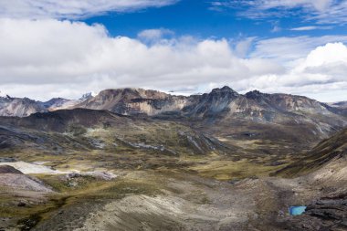 Pastoruri popüler gezi fincan yakınındaki Güney Cordillera Blanca Peru Andes Panorama görünümünü