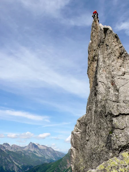 Rock Climber Sitting Atop Sharp Rock Needle Val Bregaglia — Stock Photo, Image