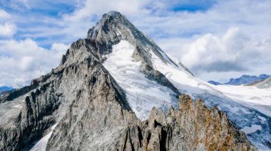 panoramik olarak görülen formu Stockhorn zirvesine Bietschhorn