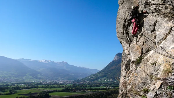 Male Rock Climber Lead Climbing Steep Rock Route Alps Great — Stock Photo, Image