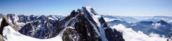 Widok Panoramy Górskiej Scenerii Alpach Francuskich Szczyt Grand Jorasses Centrum — Zdjęcie stockowe