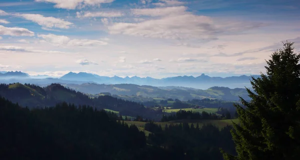 スイス連邦共和国の中央アルプス高夏の山のパノラマ風景 — ストック写真