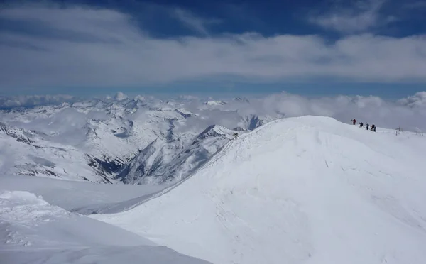 Groupe Skieurs Arrière Pays Lors Une Excursion Ski Alpinisme Dans — Photo