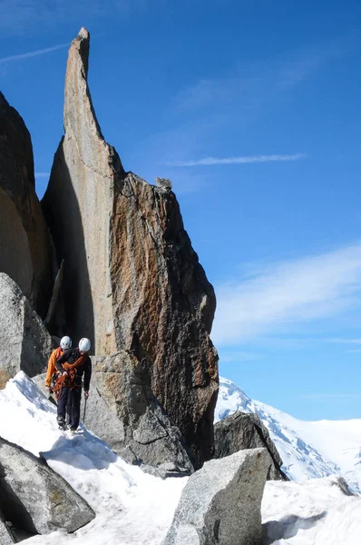 Mountain Guide Male Client Rocky Ridge Heading High Summit French — Stock Photo, Image