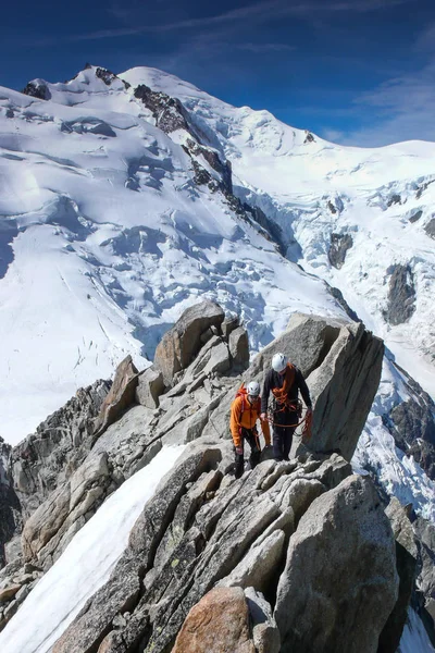 Mountain Guide Male Client Rocky Ridge Heading High Summit French — Stock Photo, Image