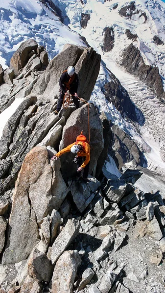 Mountain Guide Male Client Rocky Ridge Heading High Summit French — Stock Photo, Image