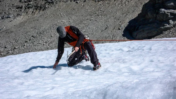 One Male Mountain Guide Installing Pulley System Crevasse Rescue Glacier — Stock Photo, Image