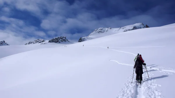 Two Backcountry Skiers Tour Austrian Alps Putting New Tracks Way — Stock Photo, Image