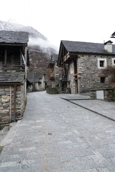 Vista Una Ciudad Rústica Montaña Tradicional Los Alpes Del Sur —  Fotos de Stock