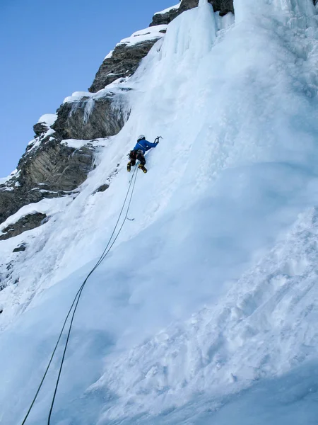 Escalada Hielo Los Alpes Suizos Cerca Davos —  Fotos de Stock