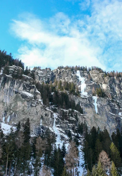 Hermosa Cascada Congelada Los Alpes Suizos Cerca Moritz Hermoso Día —  Fotos de Stock