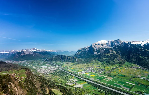 Piękny Widok Ren Pobliżu Sielankowy Alpejskiej Wiosce Maienfeld Sargans Piękny — Zdjęcie stockowe