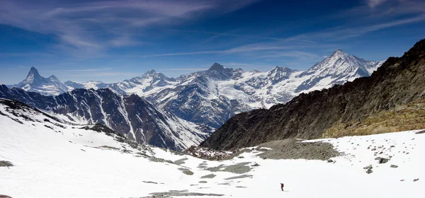 Single Backcountry Skier Vast Mountain Landscape His Way High Summit — Stock Photo, Image