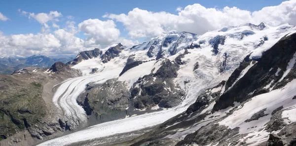 Panorama Paisagem Montanhosa Com Altos Picos Alpinos Geleiras Rasgadas Selvagens — Fotografia de Stock