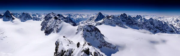Fantástico Panorama Las Montañas Invierno Con Vistas Los Altos Picos — Foto de Stock