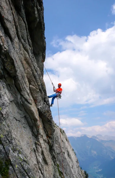 Male Rock Climber Abseiling Steep Rock Climbing Route Swiss Alps — Stock Photo, Image