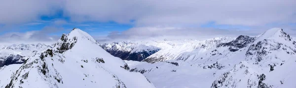Panorama Inverno Paisagem Montanhosa Com Picos Lagos Perto Moritz Fundo — Fotografia de Stock