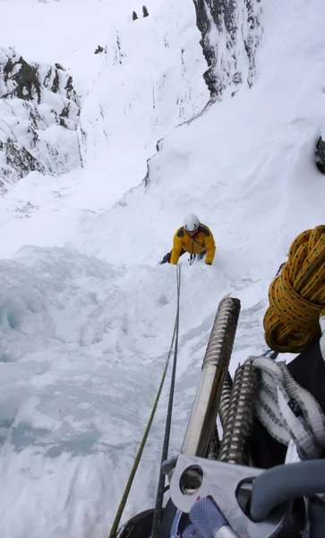 Ice Climber Belay Steep Narrow Gully Davos Swiss Alps — Stock Photo, Image