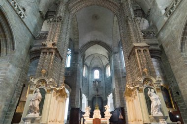 Vannes katedralinin iç görünümü