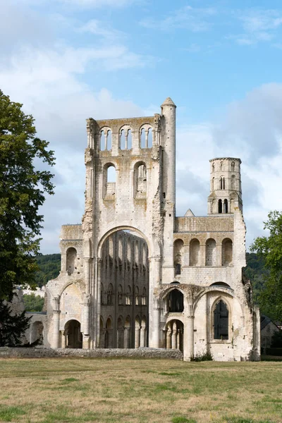Vista das ruínas se a histórica Abadia de Jumieges na Normandia — Fotografia de Stock