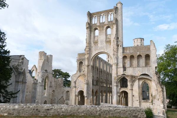 La antigua abadía y monasterio benedictino en Jumieges en Normandía — Foto de Stock