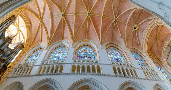 Interior view of the Cathedral of Saint Corentin, Quimper in Brittany — Stock Photo, Image