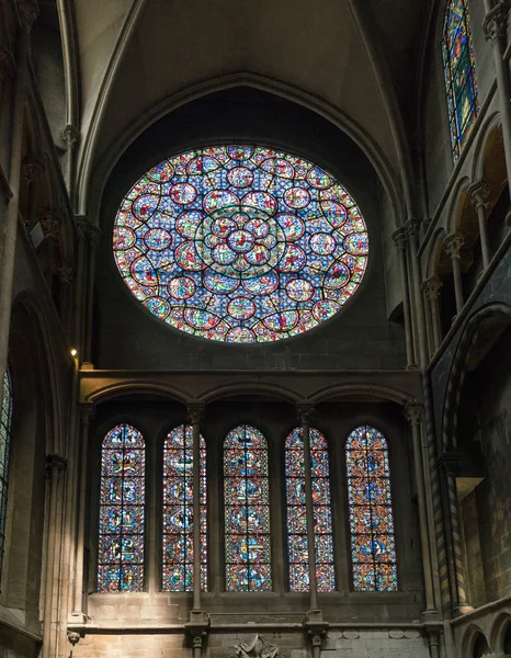 Detail van een glas-in-loodraam van de Notre Dame de Dijon kerk in Dijon — Stockfoto