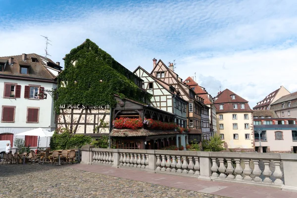 Historyczne stare miasto i dzielnica La Petite Francja w Strasburgu — Zdjęcie stockowe