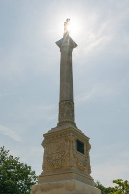 Rennes 'teki Thabor Park' taki Vanneau-Papu anıtı manzarası