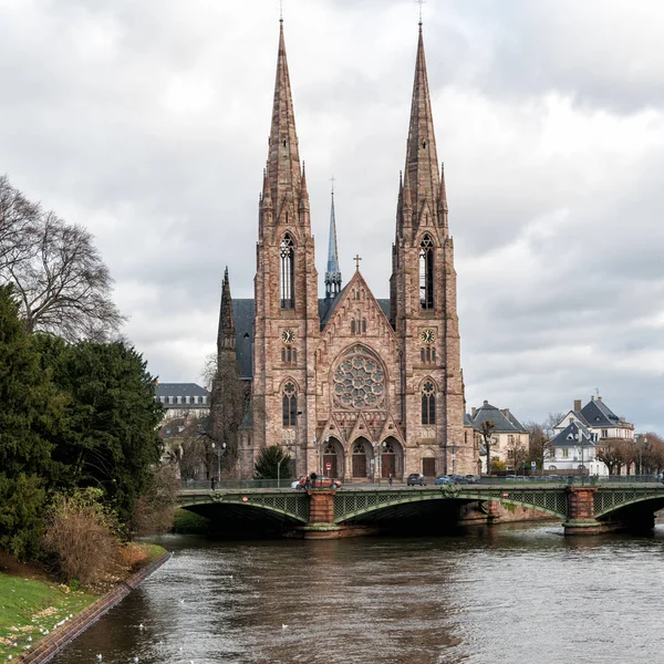 View of the Saint Paul 's Church of Strasbourg on a cool winter d — стоковое фото