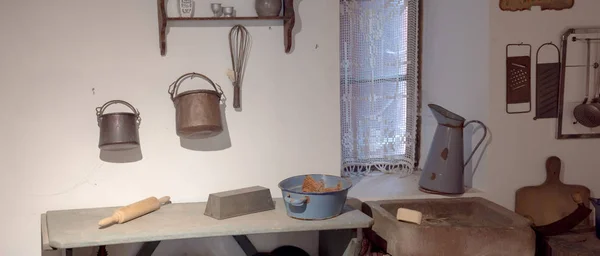 Vista interior de una cocina del siglo XIX en un c histórico alsaciano —  Fotos de Stock