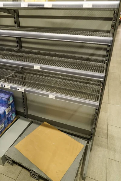 Vista Estantes Vacíos Supermercado Debido Las Compras Pánico Covid — Foto de Stock