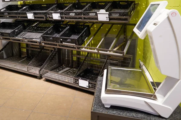 Leeggemaakt Bevroren Voedsel Sectie Een Supermarkt Als Gevolg Van Covid — Stockfoto