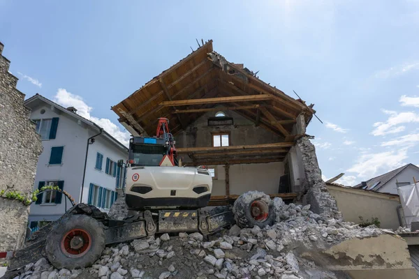 Abandoned House Being Demolished Mobile Walking Excavator Rubble Rocks Foreground — Stock Photo, Image