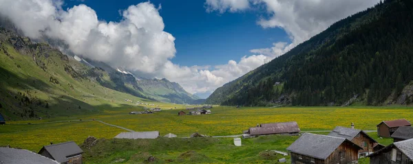 Urnerboden Suiza Mayo 2020 Paisaje Idílico Montaña Cerca Klausenpass Los —  Fotos de Stock