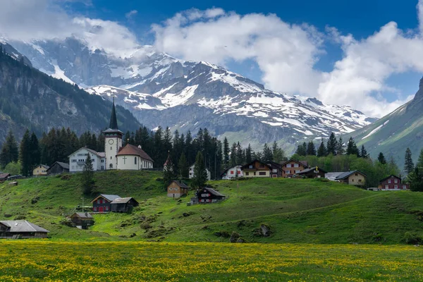Urnerboden Switzerland 2020年5月17日 春の終わり頃にウリ州のスイスアルプスの高地にあるUrnerboden村の眺め — ストック写真