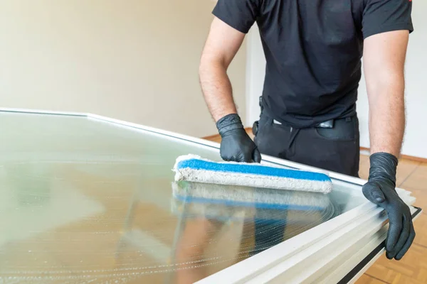 Professional Cleaner Using Washer Sleeve Soap Clean Large Fold Window — Stock Photo, Image