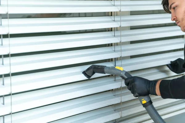 Professional Cleaner Vacuum Cleaning Window Blinds Apartment Balcony High Rise — Stock Photo, Image