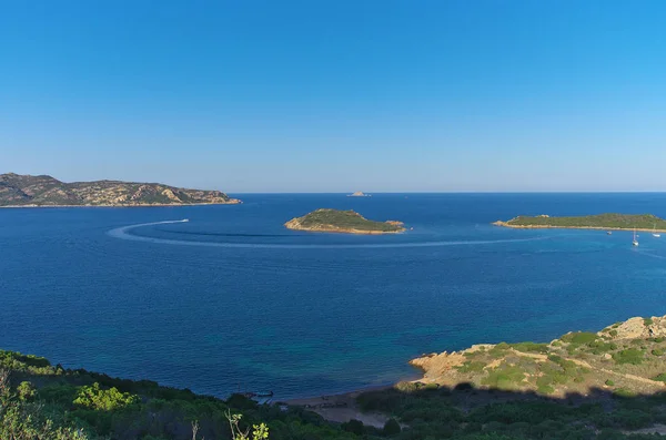 Готель Capo bay Кавалло на заході сонця, Сардинія. — стокове фото