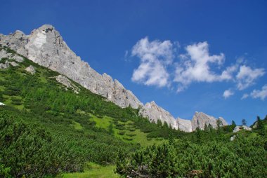 Mt. Aiarnola, köye yakın zirveye izinde